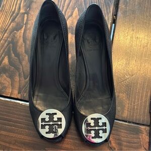 Tory Burch Black Leather Loafers with Iconic Logo
